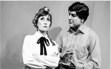 پوشش و گریم جالب حدیث فولادوند و همسرش در یک نمایش (عکس)