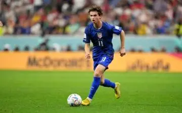 آمریکا: هافبک لیدز جانشین ستاره چلسی