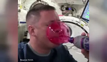  دردسرهای فضانوردان برای غذا خوردن