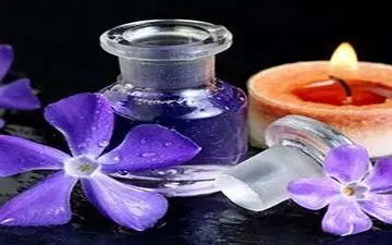 مبارزه با خشکی پوست در پاییز با روغن گیاهی بنفشه