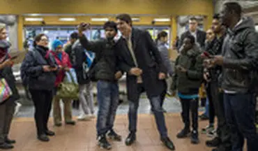 سلفی نخست وزیر کانادا با مردم در مترو