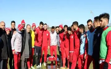 جشن تولد پسر استوکس در حاشیه تمرین تراکتورسازان 