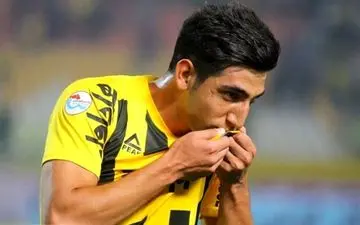 سپاهان،مخالف پیوستن میرزایی به استقلال 