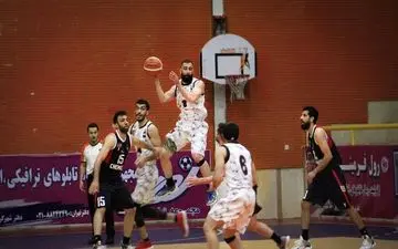 شکست نفت برابر پتروشیمی/ پیروزی مقتدرانه مهرام برابر نیروی زمینی