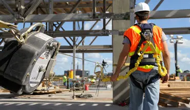 راهنمای انتخاب تجهیزات ایمنی کار | نکاتی که بسیاری از کارفرمایان نمی‌دانند