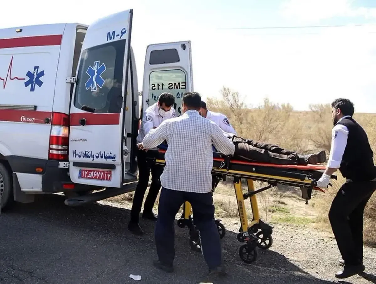   حمل مسافر در قسمت بار وانت حادثه ساز شد؛ تصادف در جنوب کرمان ۱۵ مصدوم برجای گذاشت 