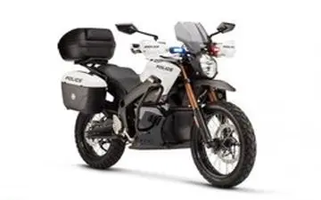 جانمایی جالب شش پلیس زن روی یک موتور +عکس