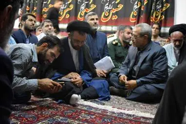 دیدار نماینده ولی‌فقیه و امام جمعه کرمانشا با مردم شاطرآباد در مسجد انصار‌الحسین به روایت تصویر