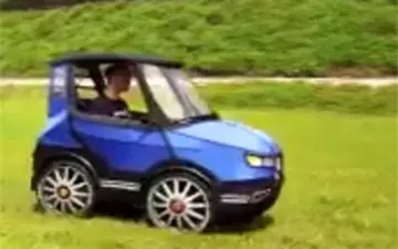 دوچرخه جالبی که ظاهری شبیه به خودرو دارد+ فیلم