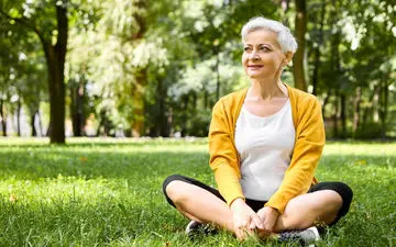 یائسگی و تغذیه: راهنمای کامل برای سلامت در دوران میان‌سالی
