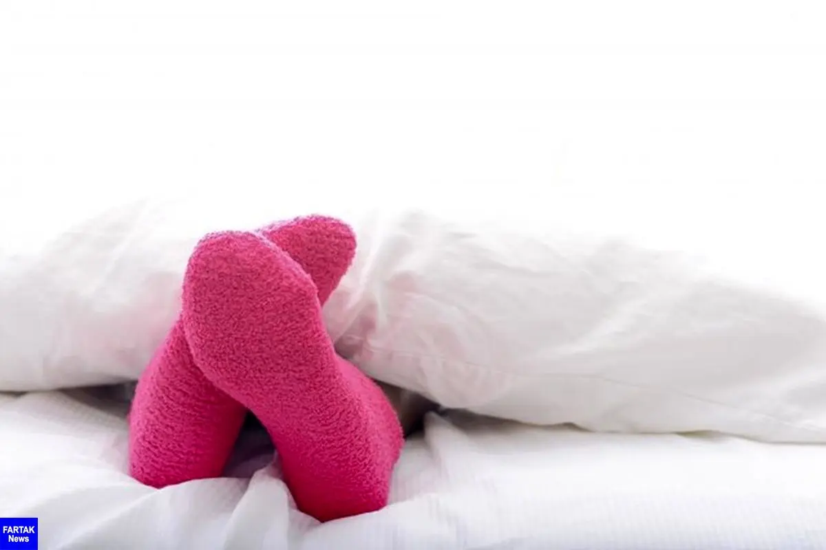فوائد خوابیدن با جوراب