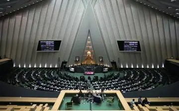 دومین جلسه سال ۹۶ مجلس به صورت «غیرعلنی» آغاز شد