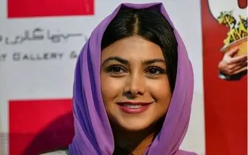 تیپ جالب آزاده صمدی در کنار مهران مدیری در اکران شب گذشته یک فیلم