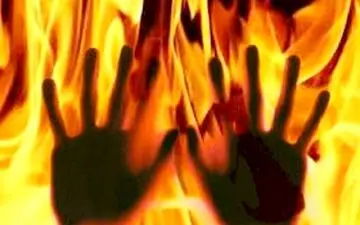 یک شهروند مصری در میدان التحریر قاهره خودسوزی کرد