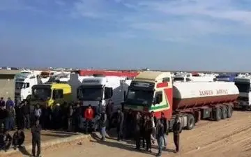 رانندگان خودرو های ترازیت با تجمع در مرز میرجاوه خواستار کاهش نرخ سوخت شدند