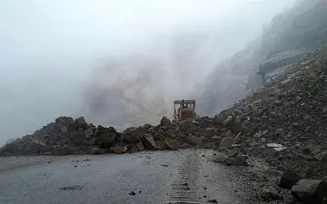 هشدار پلیس‌راه نسبت به لغزندگی محورهای مواصلاتی استان ایلام