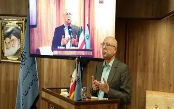 درخواست وزیر علوم از دانشگاهیان برای تحقق شعار سال