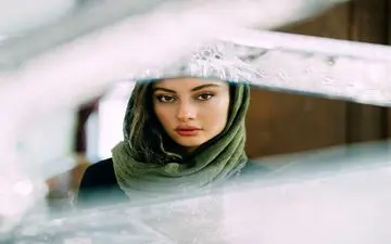 تصاویری از تولد ترلان پروانه / برخلاف تیپ همیشه جنجالی‌اش کیکش ساده است!