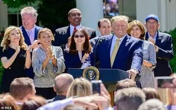  ترامپ 73 ساله شد