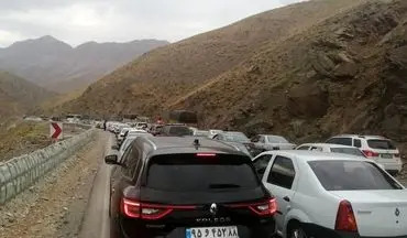 ازدحام خودروهای غیربومی، ترافیک در جاده هراز و سوادکوه را قفل کرد