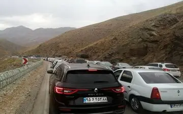 ازدحام خودروهای غیربومی، ترافیک در جاده هراز و سوادکوه را قفل کرد