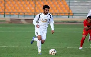 
مذاکراتم با پرسپولیس مثبت بوده و به‌زودی با آن‌ها قرارداد می‌بندم