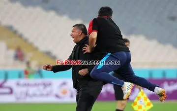  حاشیه دیدار پرسپولیس - سایپا| تشویق علی دایی مقابل چشمان برانکو بعد از سکوتِ ورزشگاه آزادی