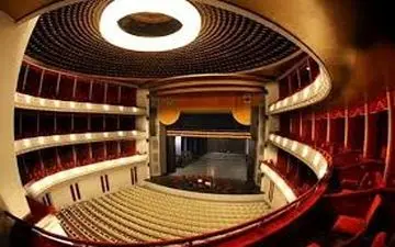 خواستگاری رومانتیک مقابل چشم تماشاگران در تالار وحدت