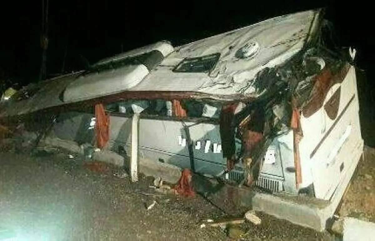 واژگونی اتوبوس در کمربندی شهر یزد 