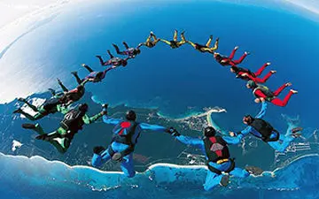 چتربازی گسترده در هلند + فیلم