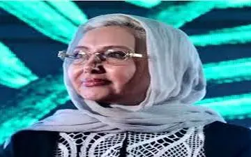 تفریح لاکچری خانم بازیگر کنار آب