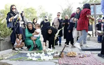 گزارش تصویری سالگرد دکتر ایراندخت میرهادی پزشک انسان دوست و مردمی؛ هنرمند، شاعر، نویسنده و هنرپیشه تئاتر همدان
