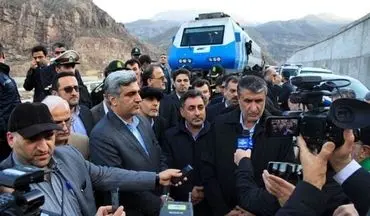 وزیر راه و شهرسازی در جمع خبرنگاران: پروژه راه آهن قزوین - رشت مراحل پایانی خود را طی می کند