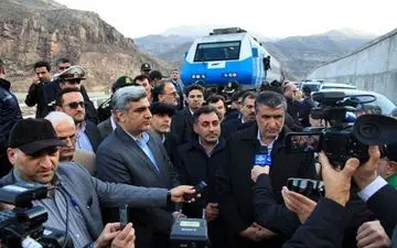 وزیر راه و شهرسازی در جمع خبرنگاران: پروژه راه آهن قزوین - رشت مراحل پایانی خود را طی می کند