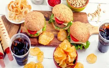 ۱۴ماده غذایی که شما را پیرتر از سن خودتان نشان می‌دهد‌‌