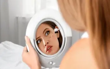 مراقب باشید! این کارها باعث ریزش اکستنشن مژه میشه!
