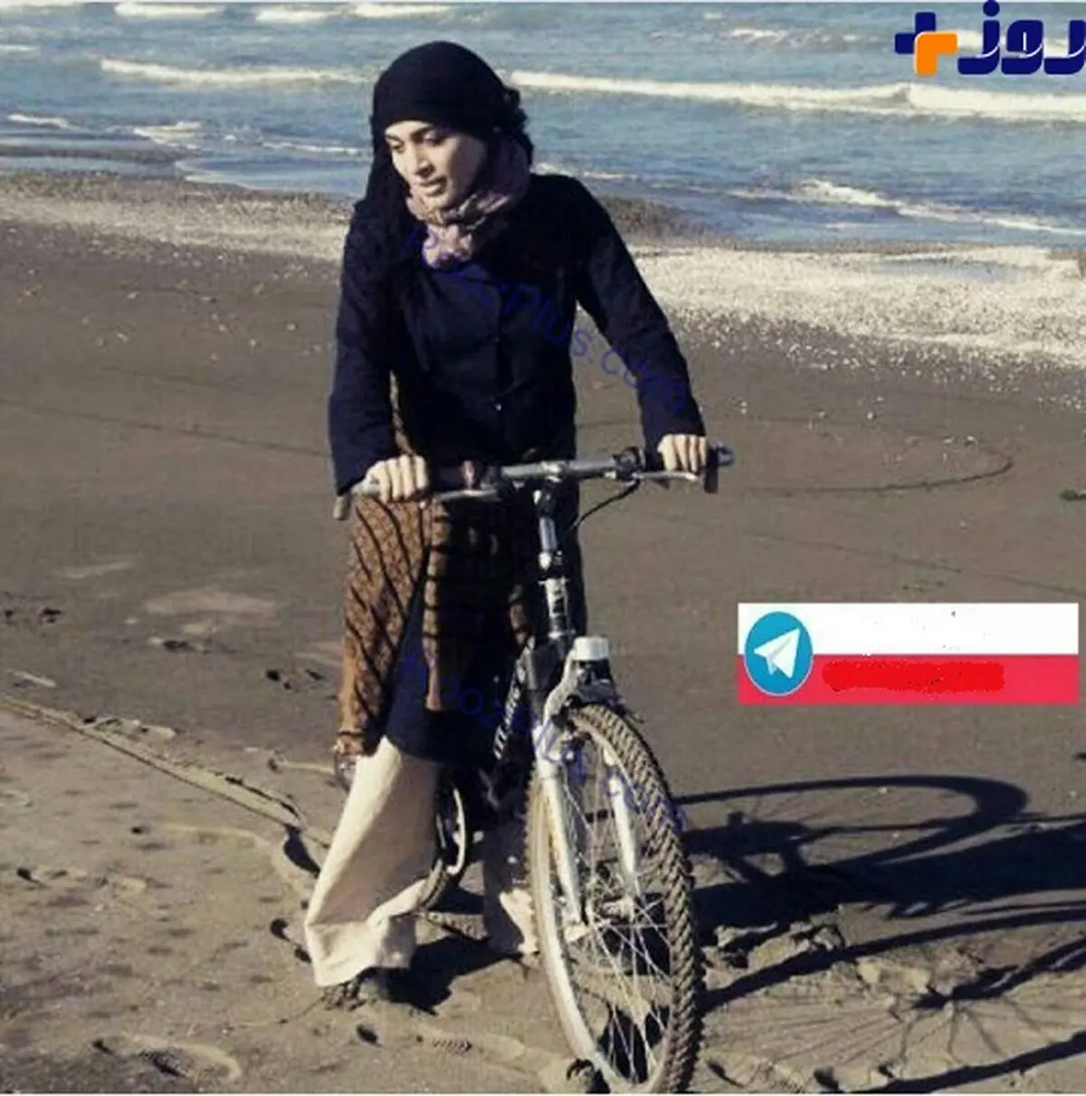 دوچرخه سواری بازیگر زن مشهور در ساحل+ عکس