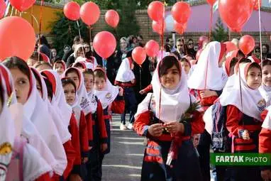 شور و اشتیاق فرشتگان مهرآفرین دبستان مهر آذین در اولین روز مهر 