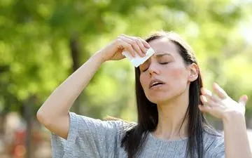 فواید عرق کردن برای سلامت پوست چیست؟ چگونه تعریق بر سلامت پوست تأثیر منفی می گذارد؟