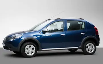 قیمت این خودرو خارجی به نیم میلیارد رسید / ساندرو در بازار چند شد؟
