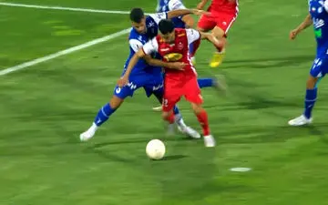 صحنه مشکوک در محوطه جریمه استقلال + ویدئو