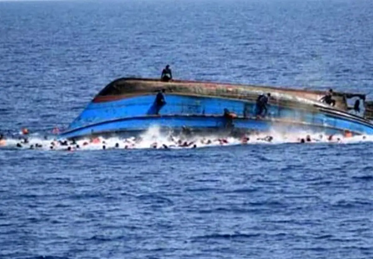 غرق یک قایق حامل 60 سرنشین در بندر طرابلس لبنان و نجات 40 نفر