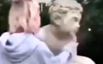 تخریب مجسمه ۲۰۰ ساله برای جمع کردن لایک در اینستاگرام!