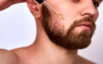 چگونه از ماینوکسیدیل ۵ درصد برای تقویت مو و ریش استفاده کنیم؟
