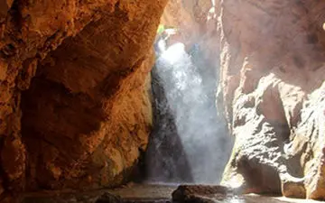 نبض حیات در دل کویر با خروش آبشاری بی‌نظیر