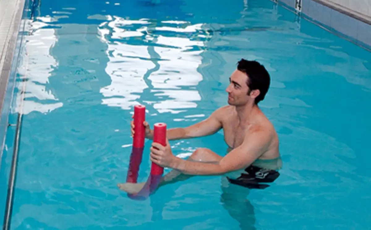 تمرینات آب درمانی برای زانو | تسکین درد و بهبود عملکرد زانو با آب درمانی + ویدئو