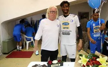  کیک‌مالی دروازه‌بان استقلال +تصاویر