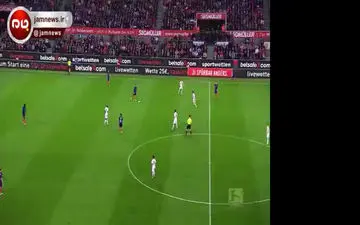  شوخی جالب بازیکن با داور سر به هوا + فیلم