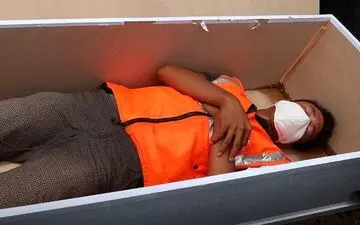 ماسک نزنید در تابوت می خوابید!