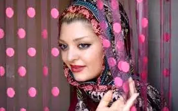 خانم بازیگر و مدل مشهور در لباس فوتبالی